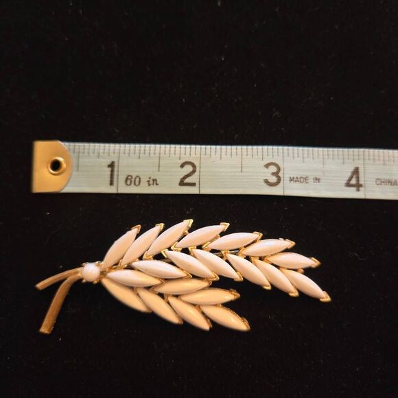 Crown Trifari Gold + White Spikelets Rare Brooch Pin - Picture 3 of 6